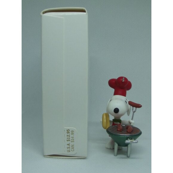 2011 Peanuts Grill Master SNOOPY Hallmark Keepsake Ornament 14th in Series - Picture 3 of 8